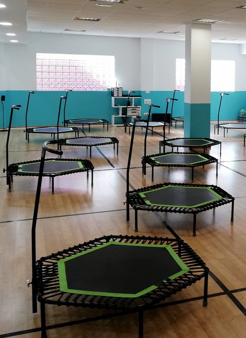 Trampolines de jumping colocados para empezar la clase